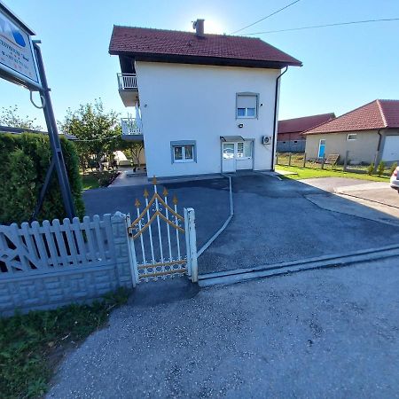 Apartmani Denis Dubrave Gornje Exteriör bild