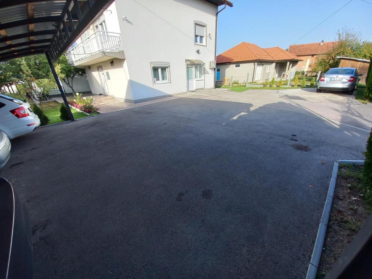 Apartmani Denis Dubrave Gornje Exteriör bild