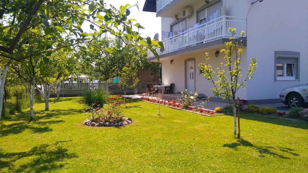 Apartmani Denis Dubrave Gornje Exteriör bild